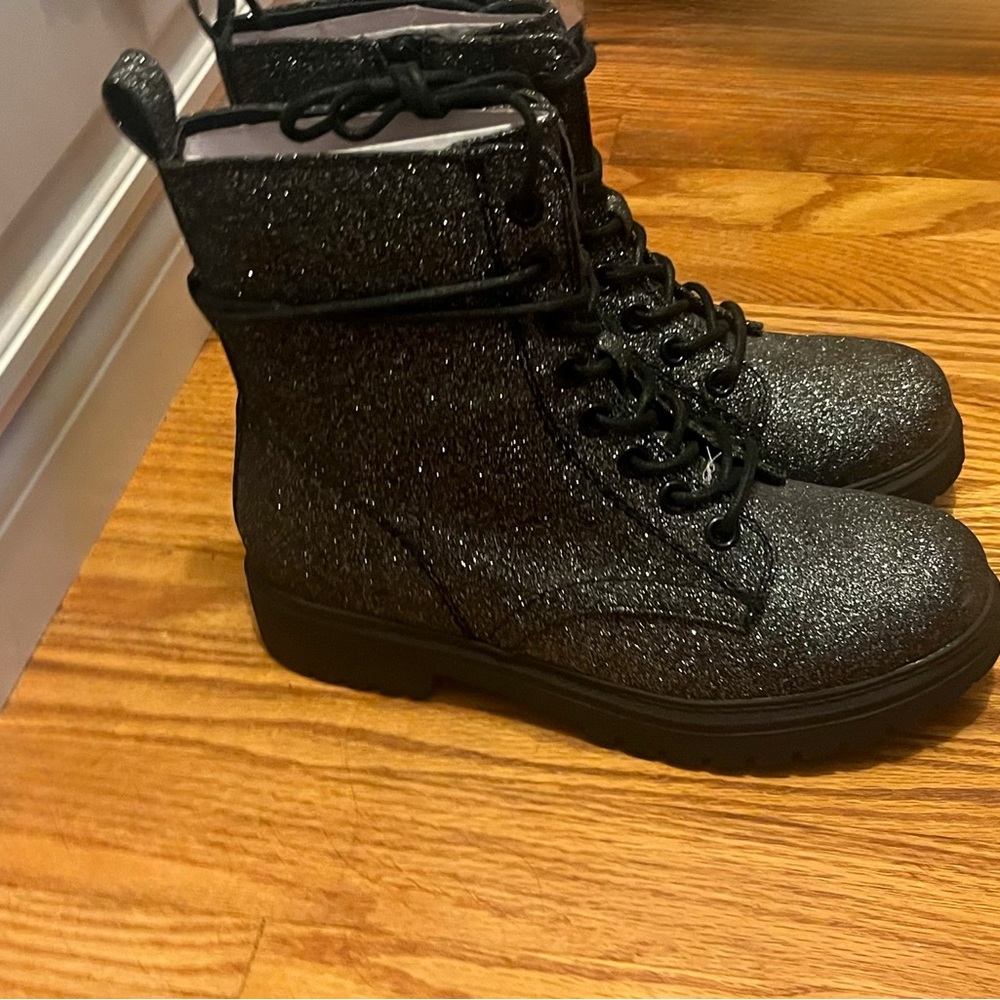 SO Black Sparkle Lace-Up Boots